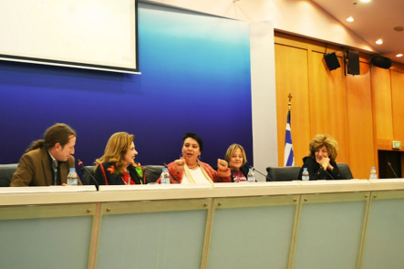 Το εισηγητικό επιτελείο. Όλα έτοιμα για την υιοθεσία παιδιών που θα αποφασίζουν τα ίδια ποιον θα επιλέξουν για μπαμπά και μαμά μεταξύ των ισότιμων συντρόφων ομοφυλοφίλων και λεσβιών