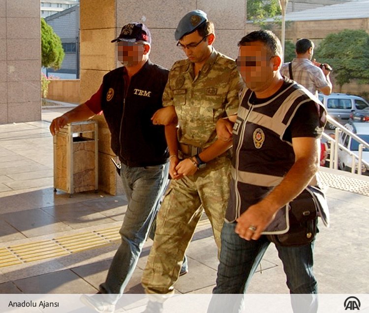 Οι αστυνομικοί πραιτωριανοί συλλαμβάνουν στρατιώτες