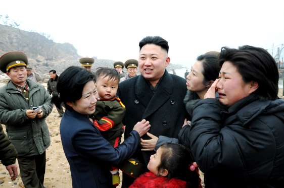 Kim Jong Un όλοι οι τυραννίσκοι και δικτάτορες πως γίνεται και είναι τόσο λαοφιλείς;