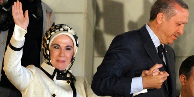 Αγαπημένο ζευγαράκι που στοιχίζει ολίγον ακριβά στον τούρκικο λαό. Τσίπρα Περιστέρα και στα δικά σας!