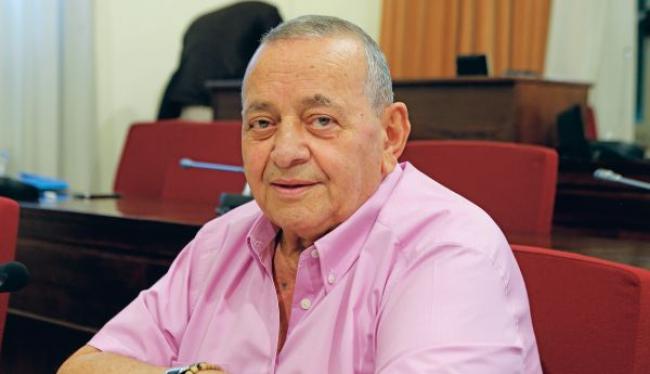 Ο ένας οχετός ποδηγεί σε άλλον μεγαλύτερο!