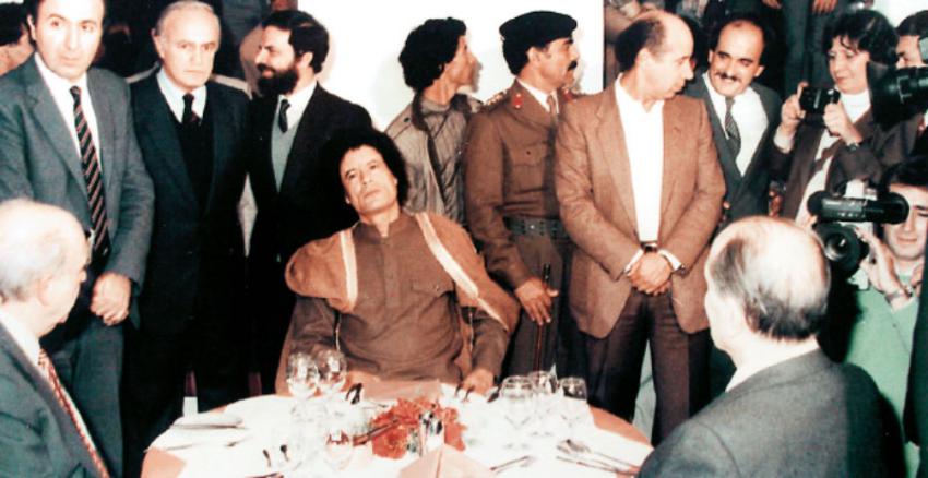 Καντάφι, παπανδρέου, Παπούλιας σε άλλες εποχές στην Ελούντα...