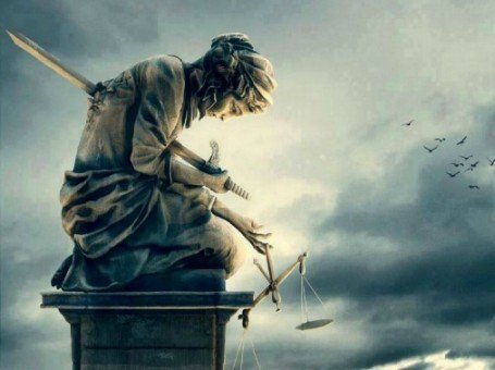 Οι ανώτεροι δικαστές συμβιβασμένοι με το Σύστημα, εκτελούν οι ίδιοι με χαρακίρι τη Δικαιοσύνη