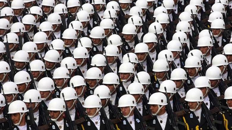 Έχουμε τρόπους να σας επιβάλλουμε αυτό που θεωρούμε για σας greek swines